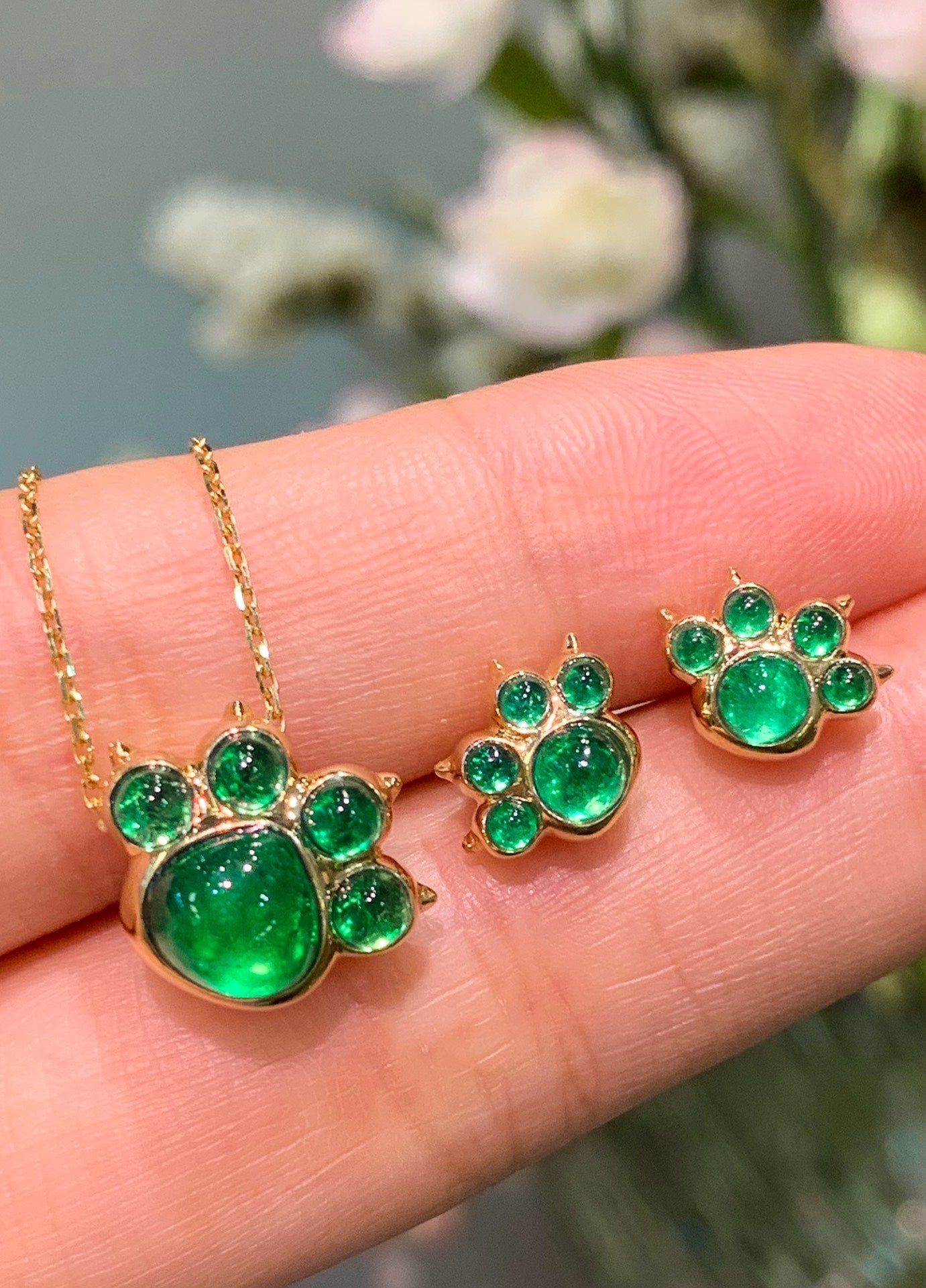 18K Yellow Gold With Emerald Cat Claw Pendant Necklaces