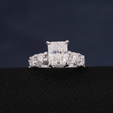 Diamond ring with 'Shiningjewel' branding on a dark background