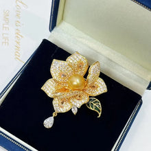 S925 Gold Round Natural Freshwater Pearl Flower Leaf Pin 10-11mm Pearl Jewelry Suitable for Skirts and Clothing