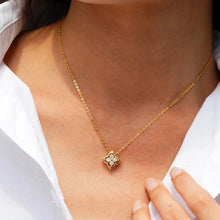 Luxury 100% Real 18k Gold Women's Transporter Lucky Grass Pendant Moissanite Diamond Necklace