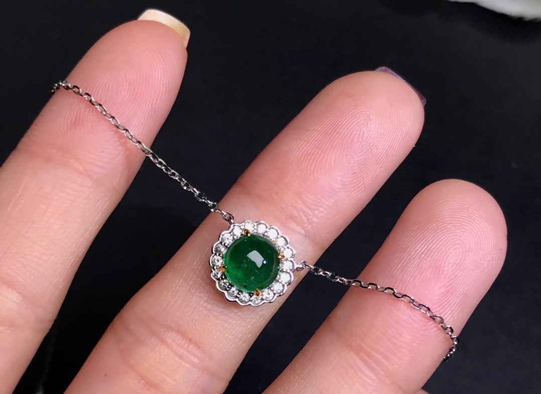 18K White Gold With Plain Emerald Pendant Necklaces