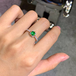 18K White Gold Plain Emerald Ring